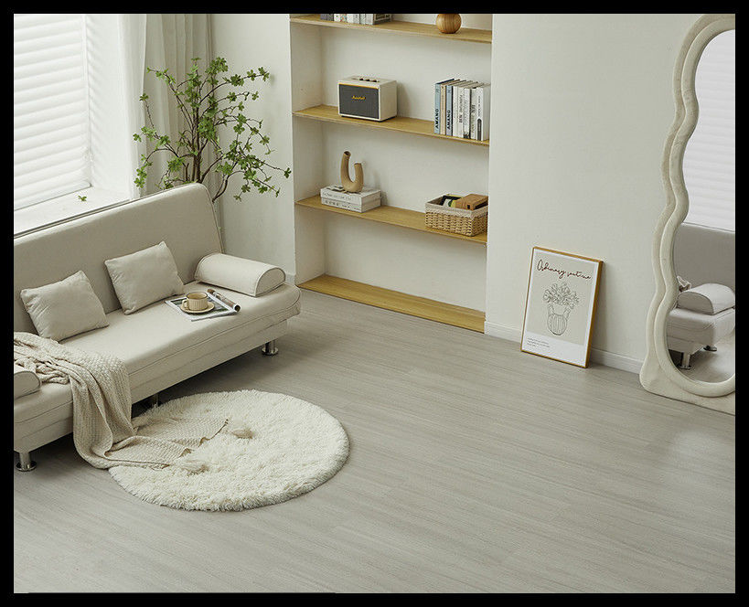 Largeur du sol LVT 7,25 pouces/183 mm Surface mate ou brillante Gloss Couche d'usure Couche supérieure