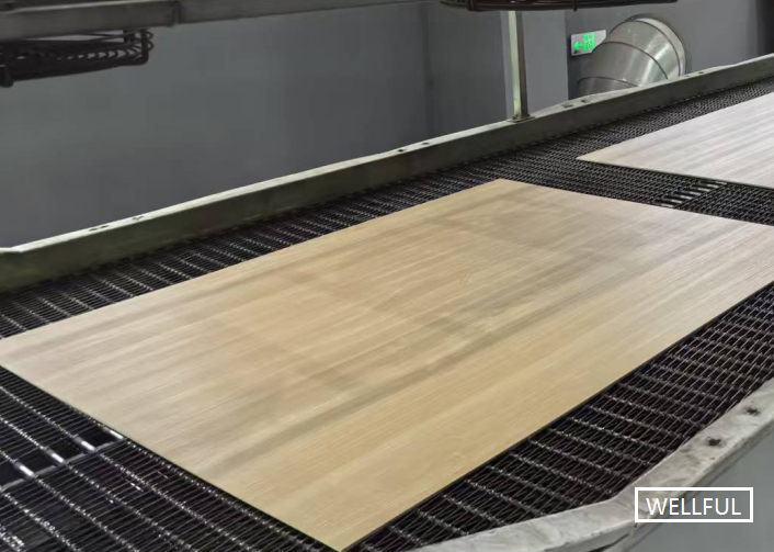 Plancher SPC aspect bois avec traitement de refroidissement à l'eau et couche d'usure/couche d'impression/couche de base
